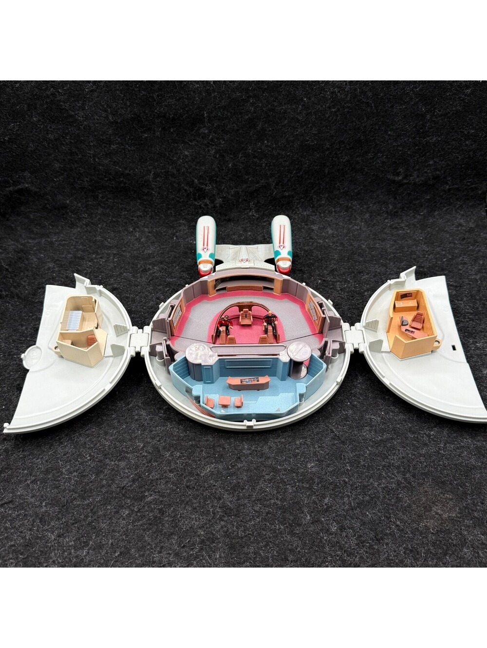 Star Trek the Next Generation Innerspace Playset w/ Figures - U.S.S. Enterprise